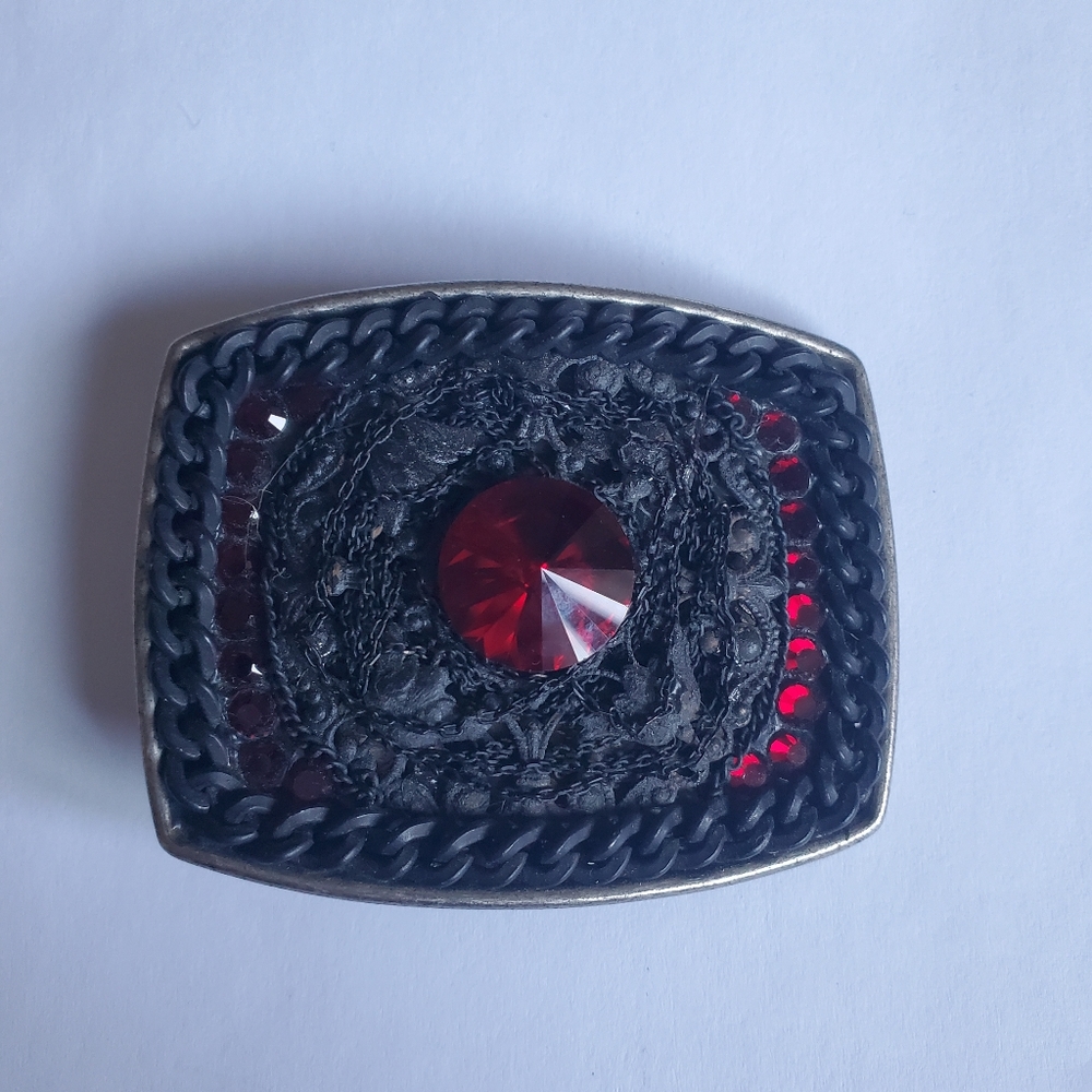Vampire buckle